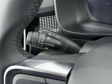 Volvo EX40 Extended Range Plus — photo 22