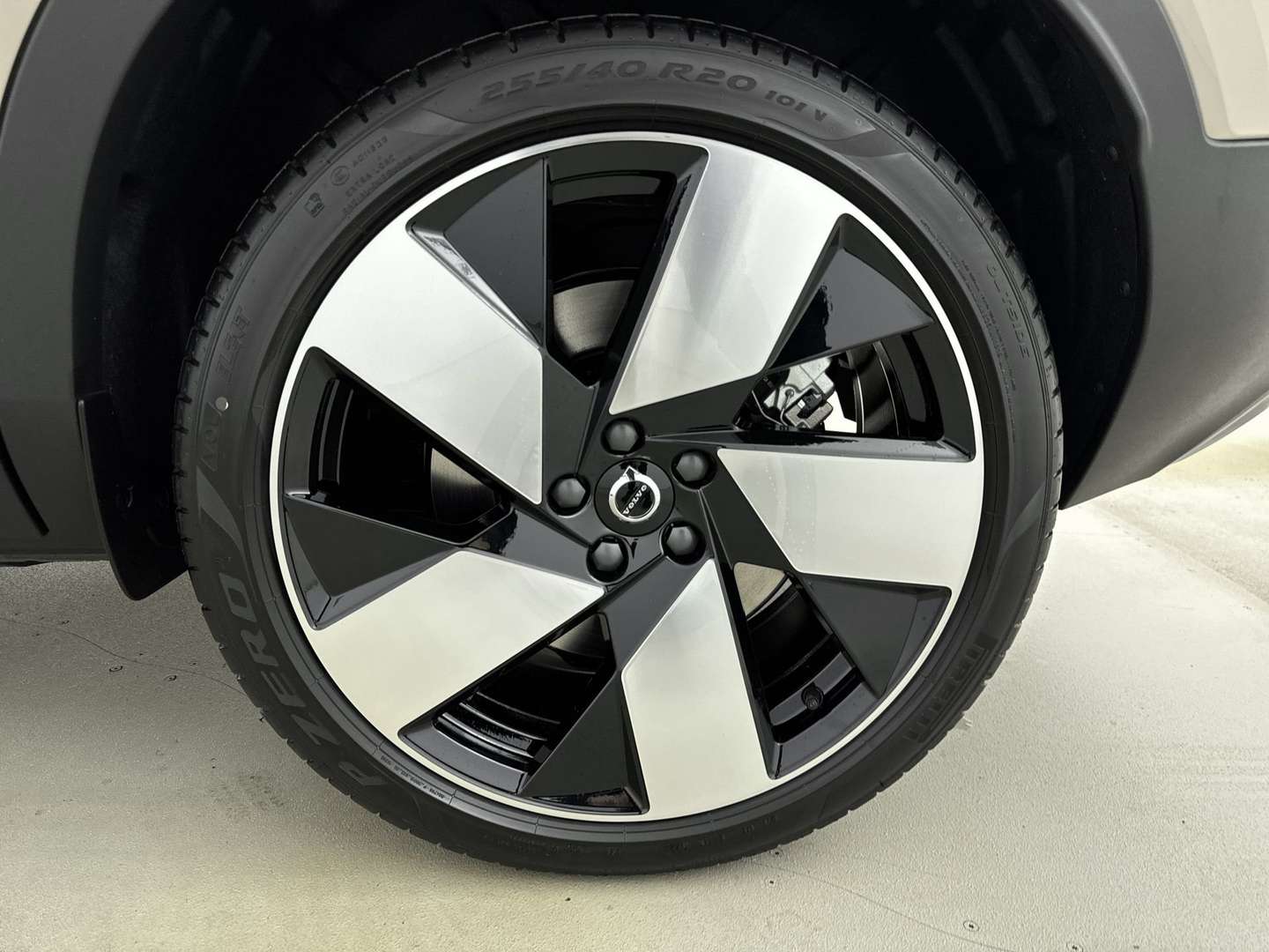 Volvo EX40 Extended Range Plus - 2025 - Joinsteer - #25