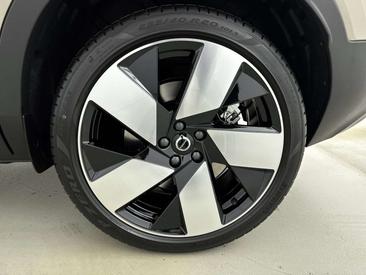 Volvo EX40 Extended Range Plus — photo 25