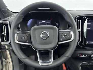 Volvo EX40 Extended Range Plus — photo 27