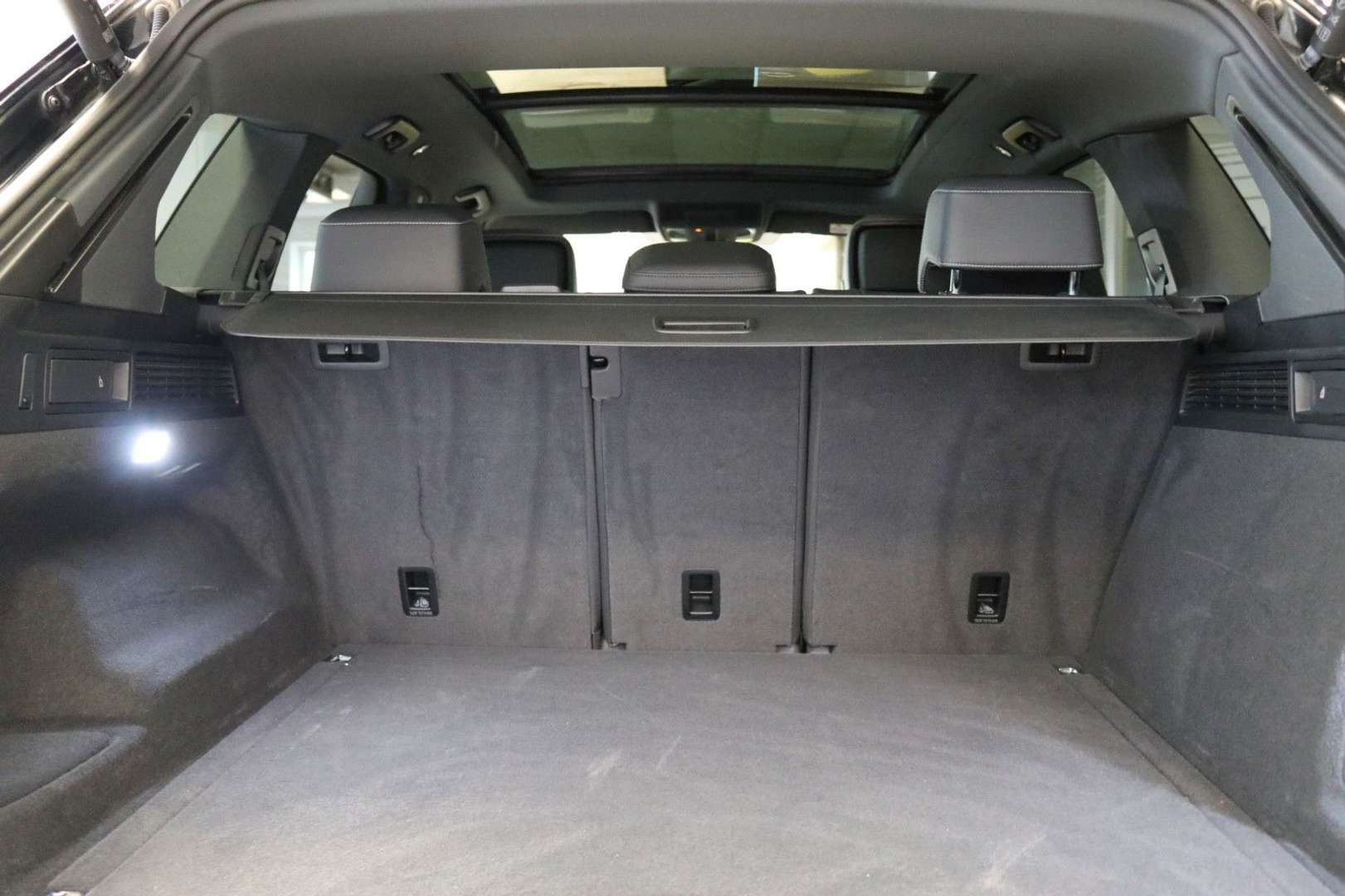 Volkswagen Touareg R-Line - 2021 - Joinsteer - #4