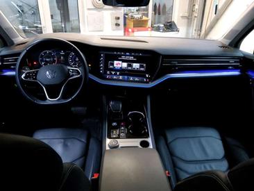 Volkswagen Touareg 4Motion Elegance — photo 6