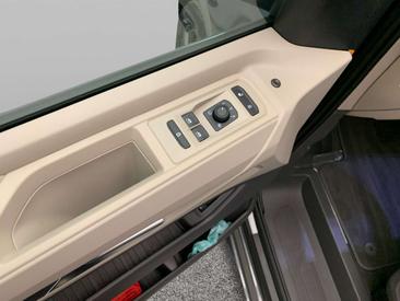 Volkswagen Multivan California Beach EHybrid — photo 8