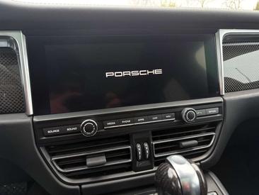 Porsche Macan S — photo 16