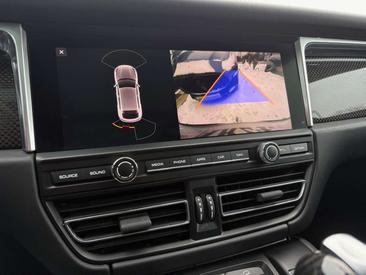 Porsche Macan S — photo 17