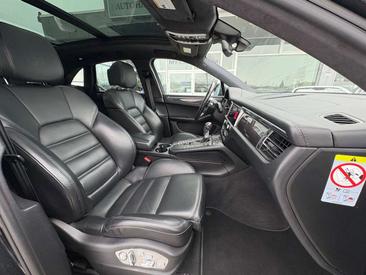 Porsche Macan S — photo 21