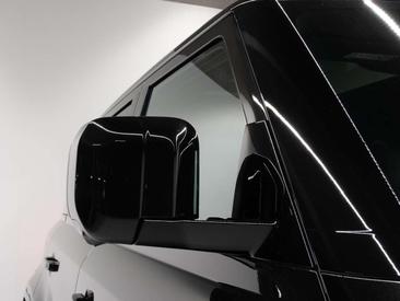 Land Rover Defender 110 Dynamic SE Edition 2.0 P300e — photo 12