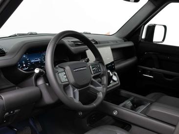 Land Rover Defender 110 Dynamic SE Edition 2.0 P300e — photo 16