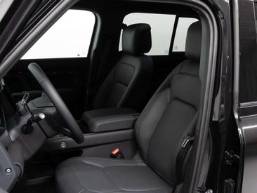Land Rover Defender 110 Dynamic SE Edition 2.0 P300e — photo 19
