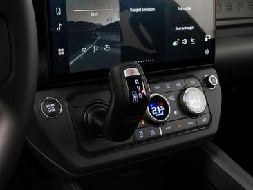 Land Rover Defender 110 Dynamic SE Edition 2.0 P300e — photo 25