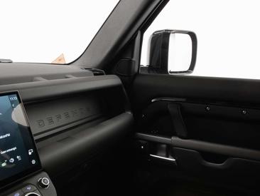 Land Rover Defender 110 Dynamic SE Edition 2.0 P300e — photo 28