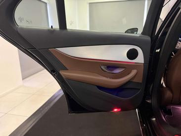 Mercedes Classe E 300 — photo 20