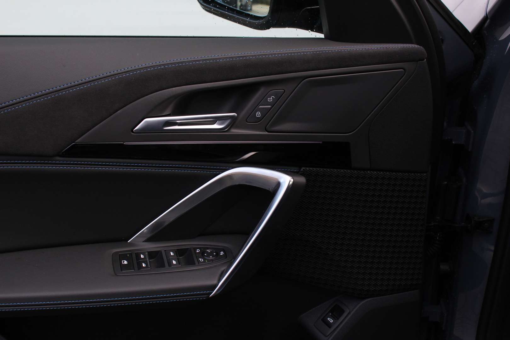 BMW IX1 M Sport EDrive20 - 2025 - Joinsteer - #31