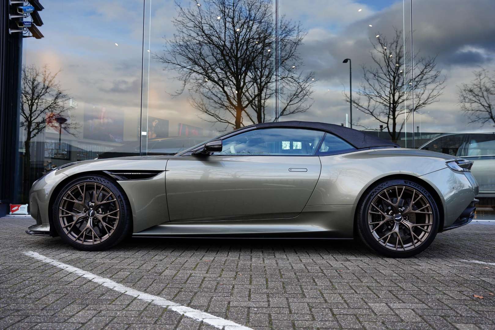 Aston Martin DB12 Volante 4.0 V8 Carbon Pack - 2024 - Joinsteer - #4