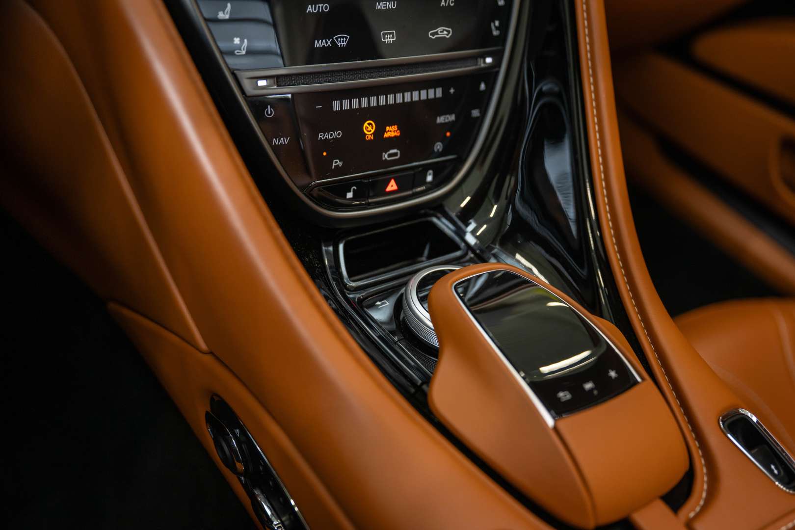 Aston Martin DB11 Volante 4.0 V8 - 2018 - Joinsteer - #32