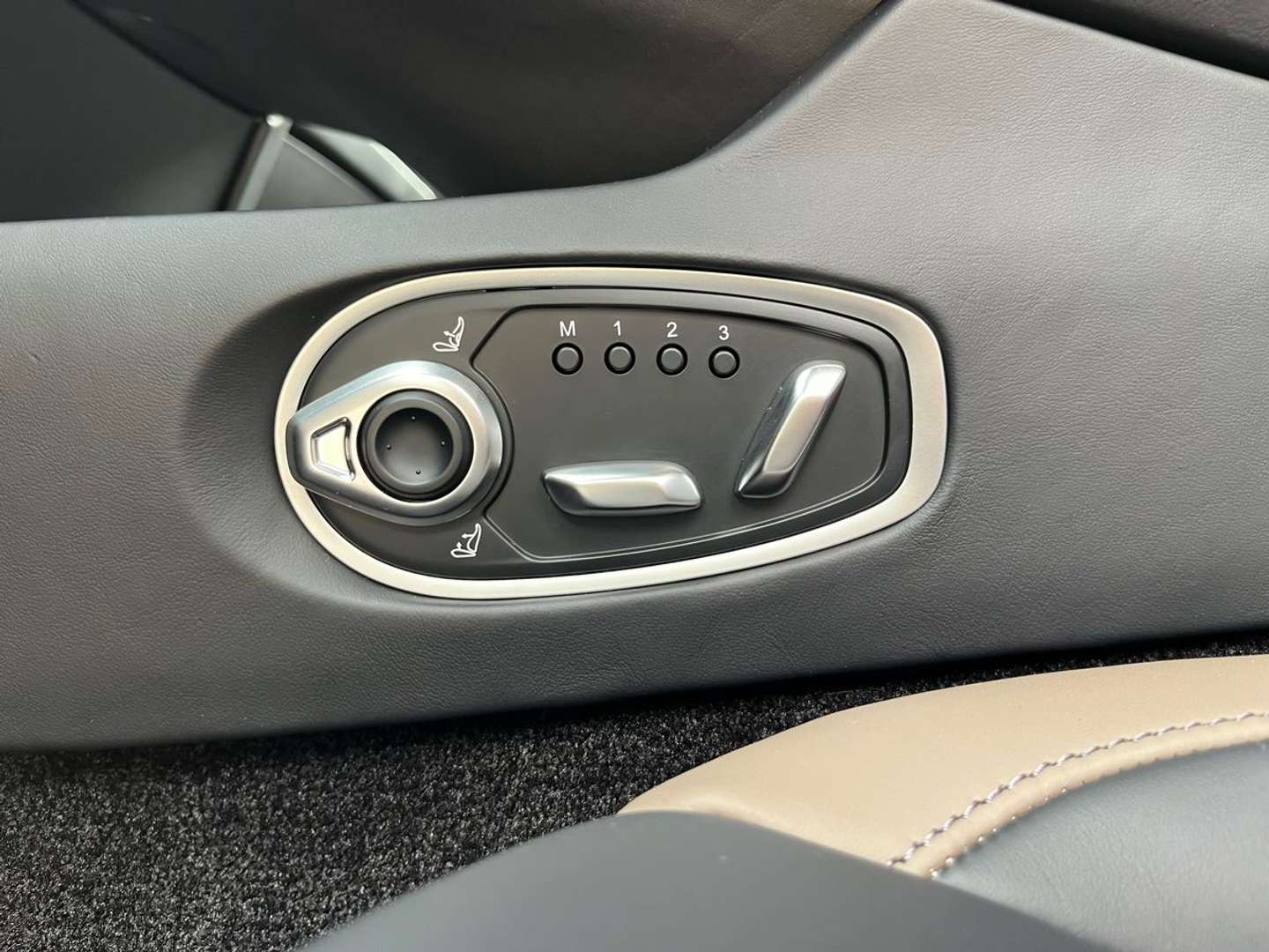 Aston Martin DB12 Coupé 4.0 V8 Auto - 2024 - Joinsteer - #14