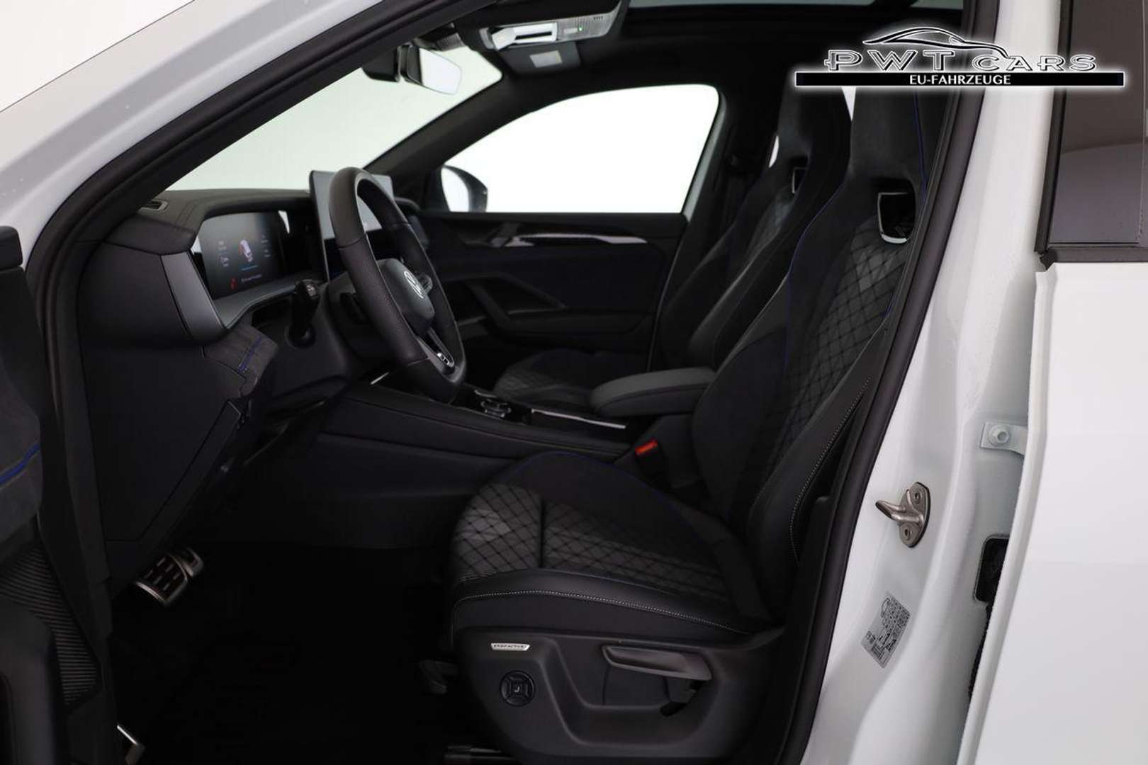 Volkswagen T-CROSS EHybrid R-Line - 2025 - Joinsteer - #8