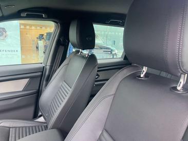 Land Rover Discovery Sport Dynamic SE AWD Auto 2.0D TD4 MHEV — photo 5