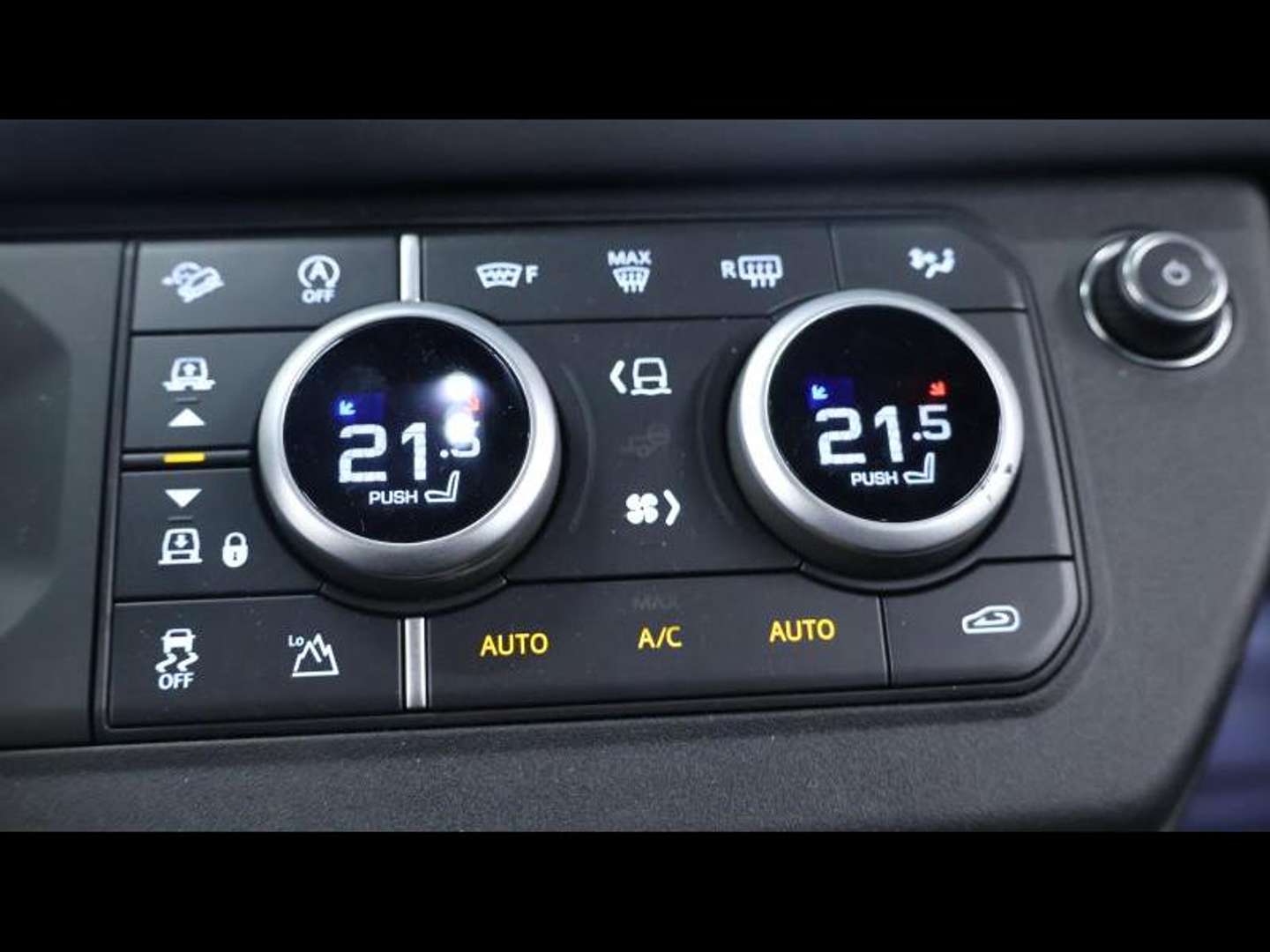 Land Rover Defender 90 D200 X-Dynamic SE AWD Auto - 2026 - Joinsteer - #18