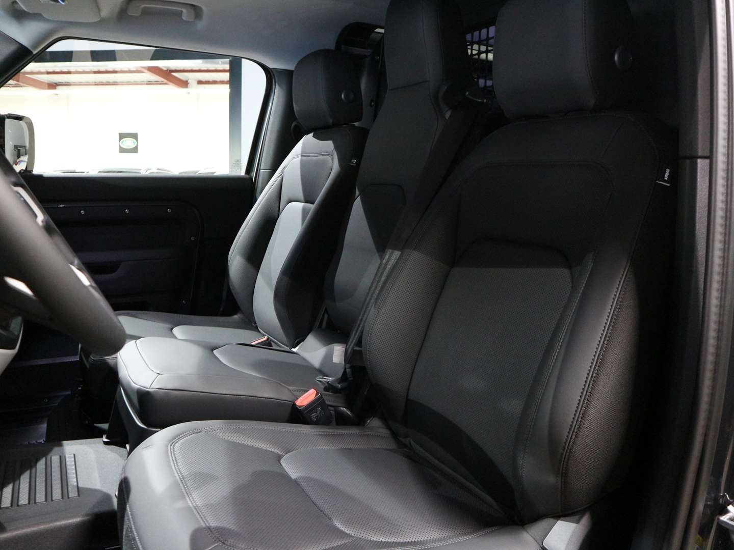 Land Rover Defender 90 HARD TOP S 3 PLACES 3.0 D200 - 2025 - Joinsteer - #4