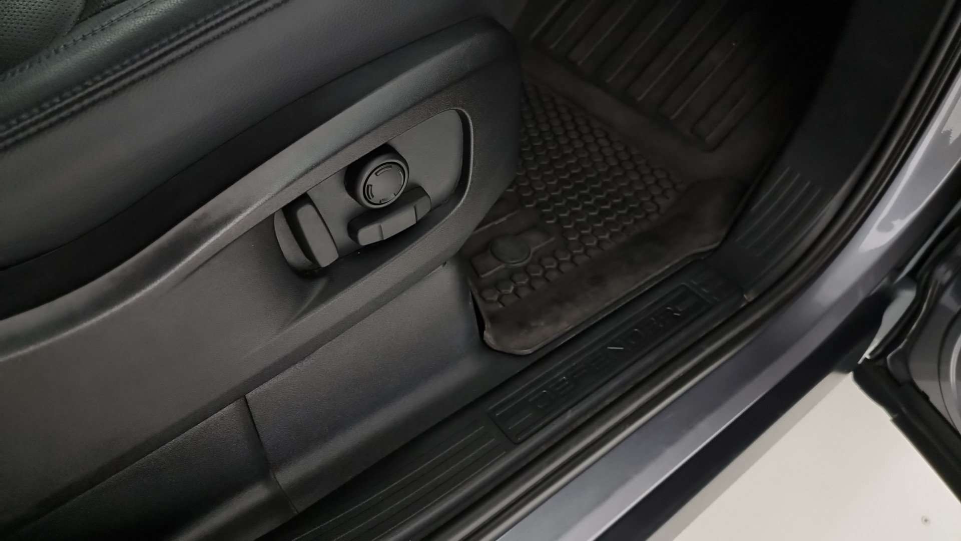 Land Rover Defender 110 SE AWD Auto 3.0D I6 250 - 2023 - Joinsteer - #10