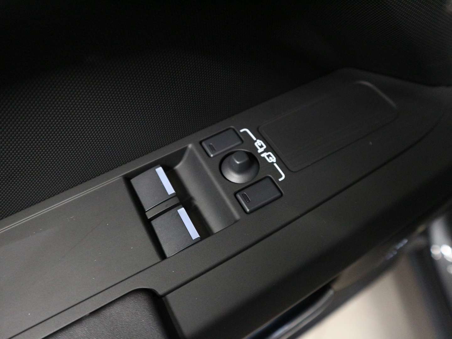 Land Rover Defender 90 HARD TOP S 3 PLACES 3.0 D200 - 2025 - Joinsteer - #8