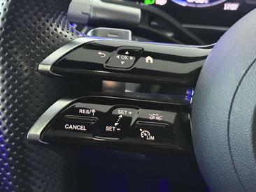 Mercedes EQS 350 — photo 17