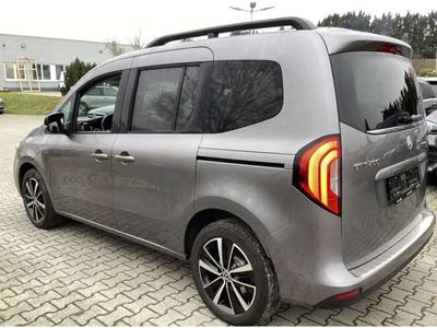 Mercedes EQT 200