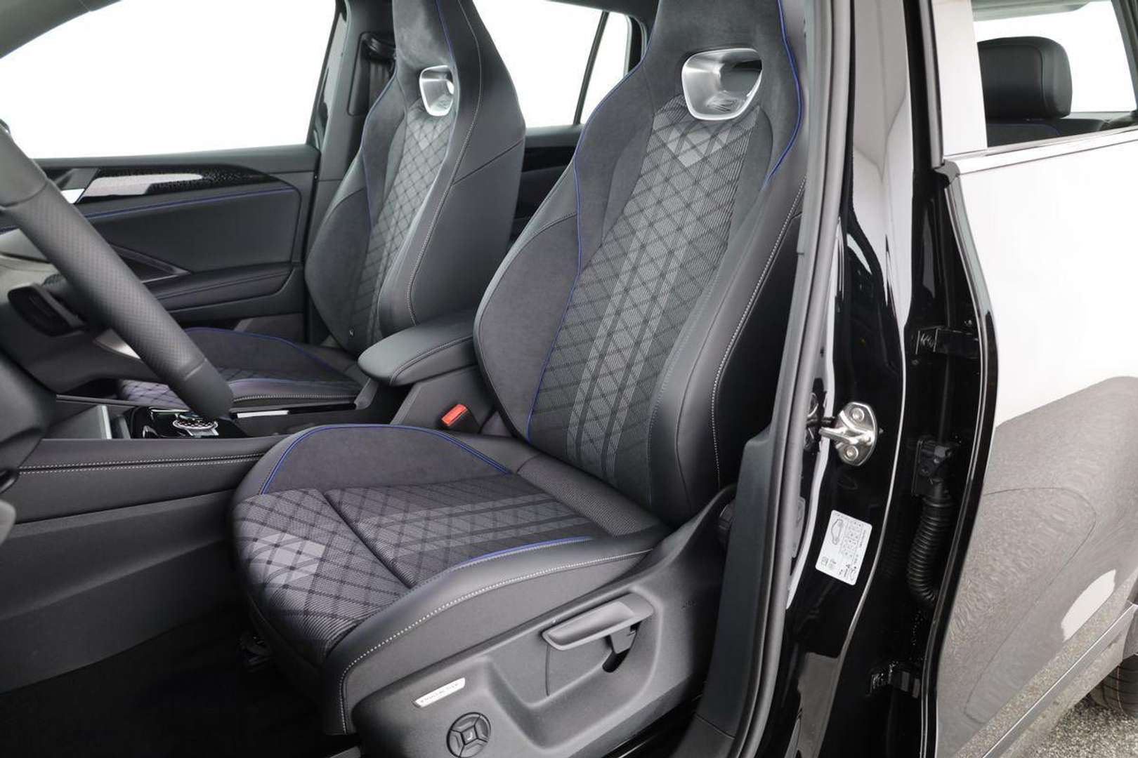 Volkswagen TIGUAN 4Motion R-Line - 2025 - Joinsteer - #9