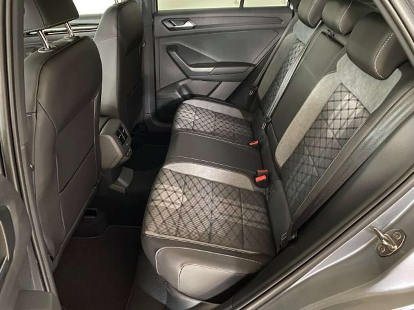 Volkswagen T-Roc R-Line - 2025 - Joinsteer - #13