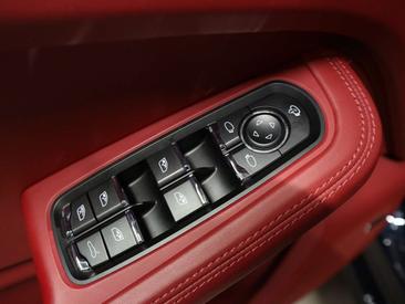 Porsche Macan GTS — photo 14