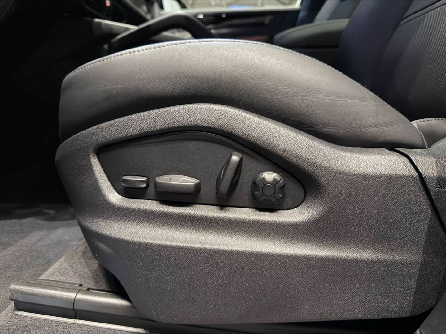 Porsche Cayenne Coupé E-hybrid Black Edition - 2026 - Joinsteer - #28