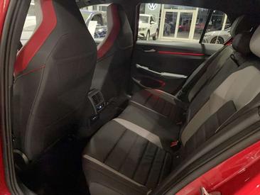 Volkswagen Golf GTI — photo 11