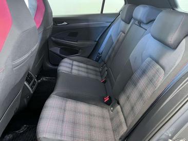 Volkswagen Golf GTI — photo 11