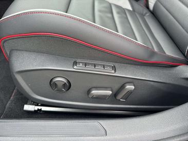 Volkswagen Golf GTI — photo 21