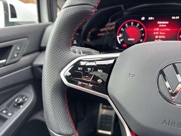 Volkswagen Golf GTI — photo 23