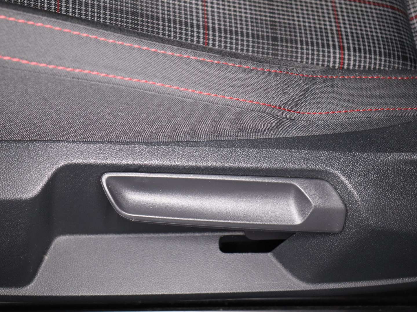 Volkswagen Golf GTI Black Style - 2023 - Joinsteer - #9