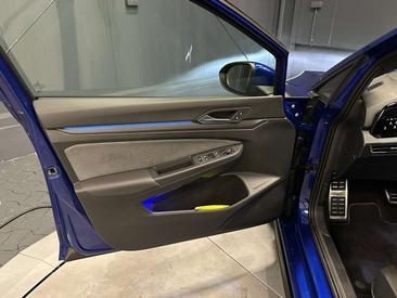 Volkswagen Golf R-Line — photo 12