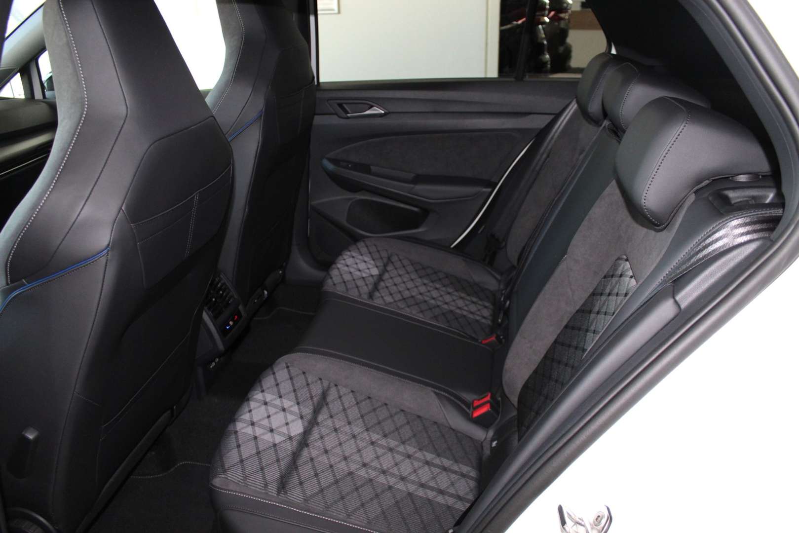 Volkswagen Golf ETSI R-Line - 2025 - Joinsteer - #6