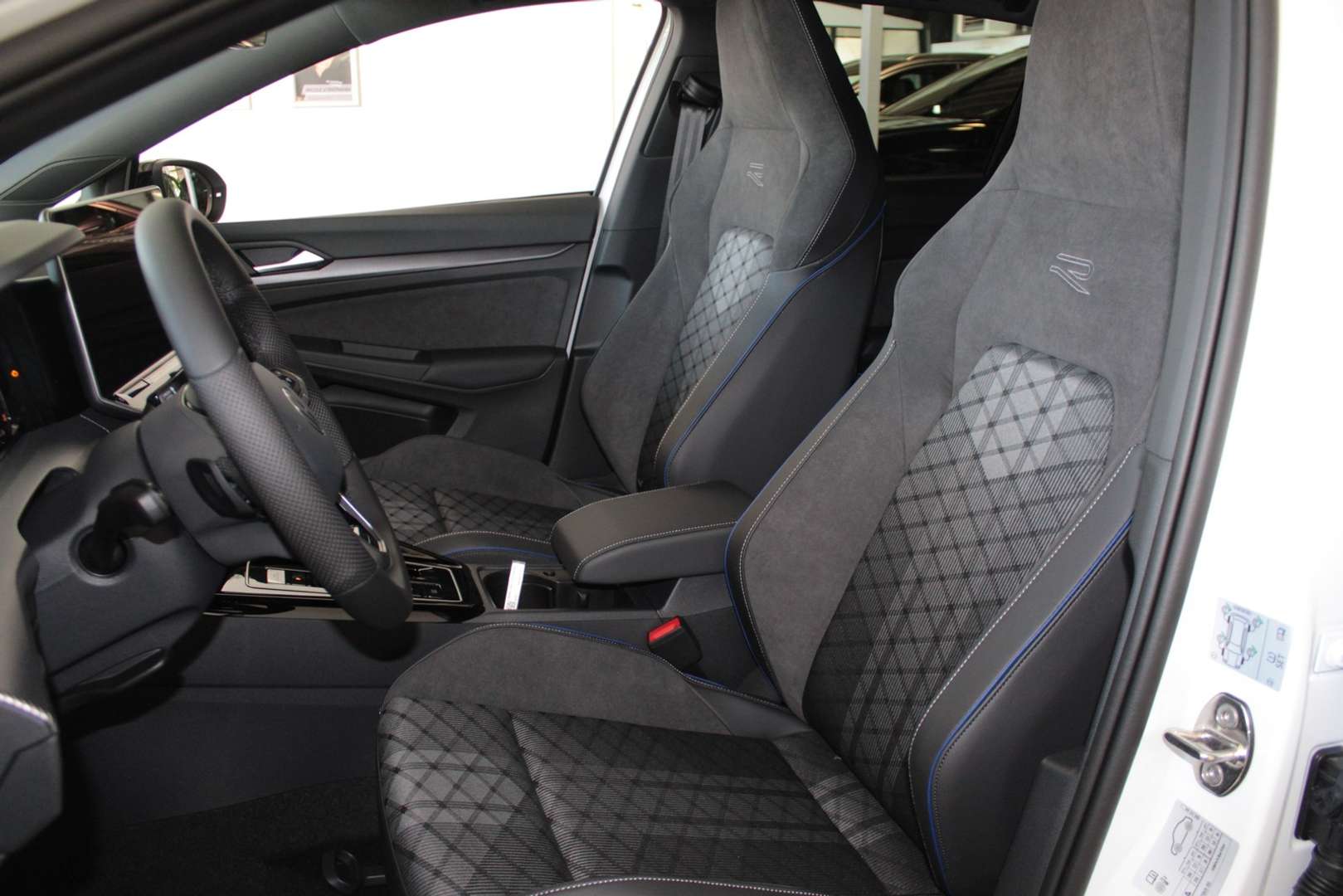 Volkswagen Golf ETSI R-Line - 2025 - Joinsteer - #7