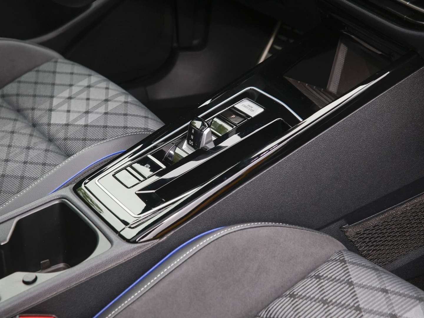 Volkswagen Golf TDI R-Line - 2025 - Joinsteer - #9