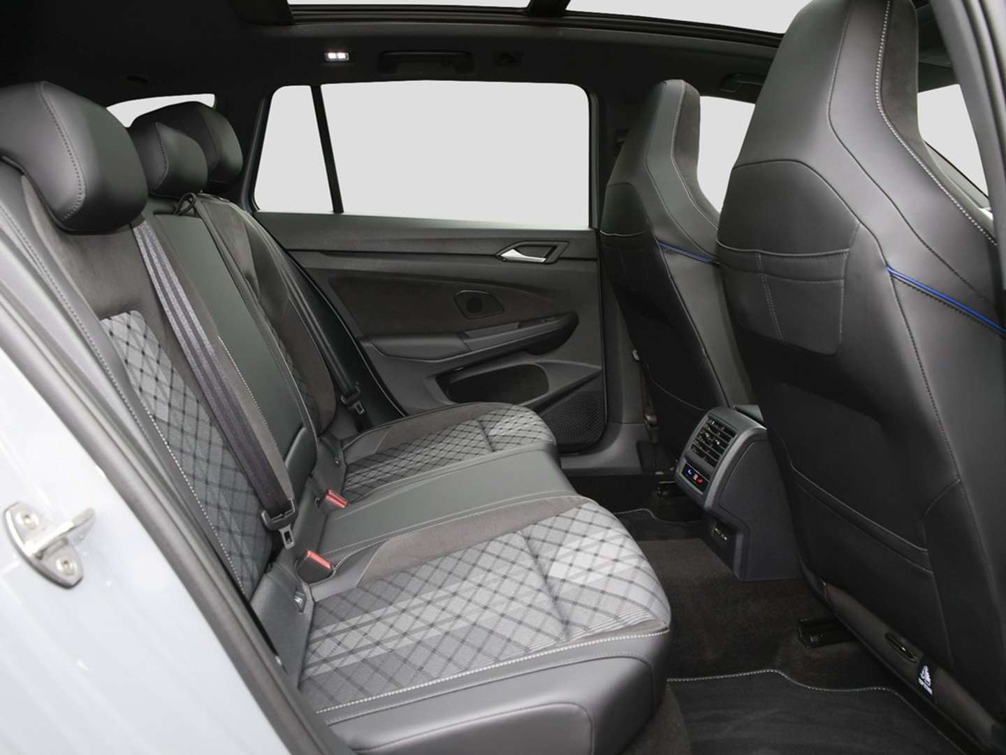 Volkswagen Golf TDI R-Line - 2025 - Joinsteer - #10