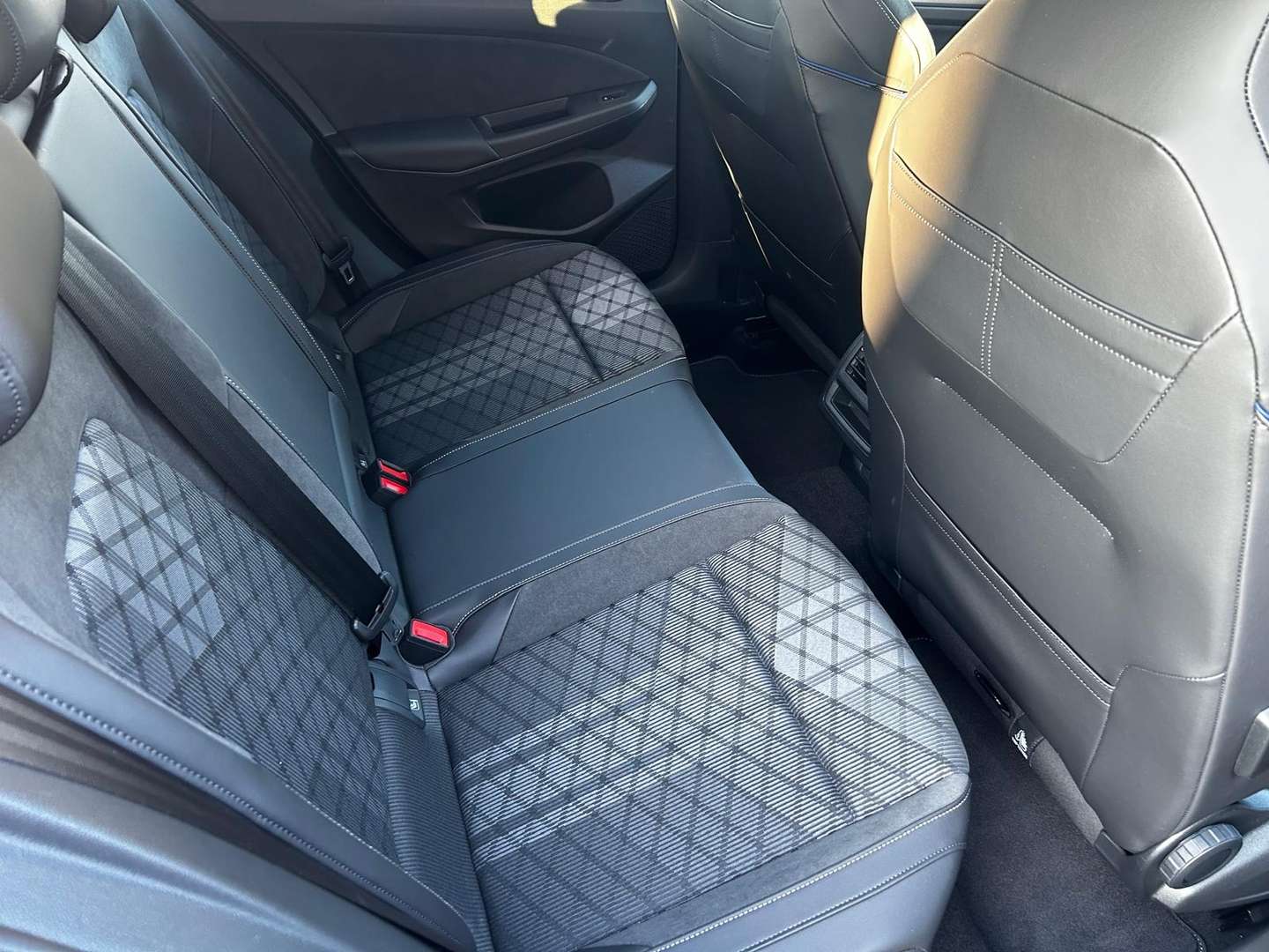 Volkswagen Golf R-Line - 2026 - Joinsteer - #9
