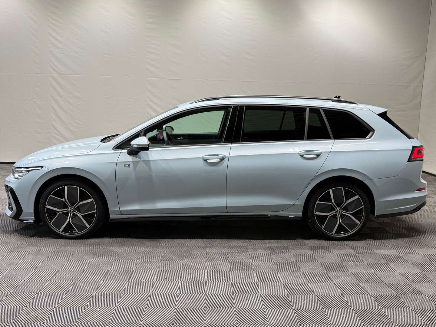 Volkswagen Golf R-Line - 2025 - Joinsteer - #2