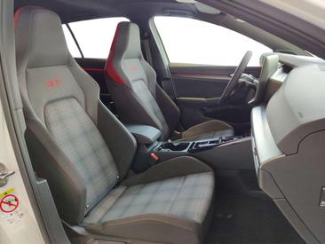 Volkswagen Golf GTI — photo 6