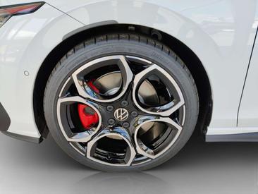 Volkswagen Golf GTI — photo 9