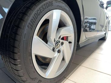 Volkswagen Golf GTI — photo 5