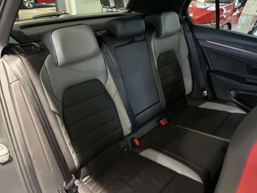 Volkswagen Golf GTI — photo 14