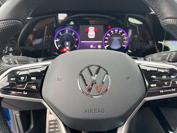 Volkswagen Golf R-Line — photo 14