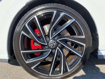 Volkswagen Golf GTI — photo 6